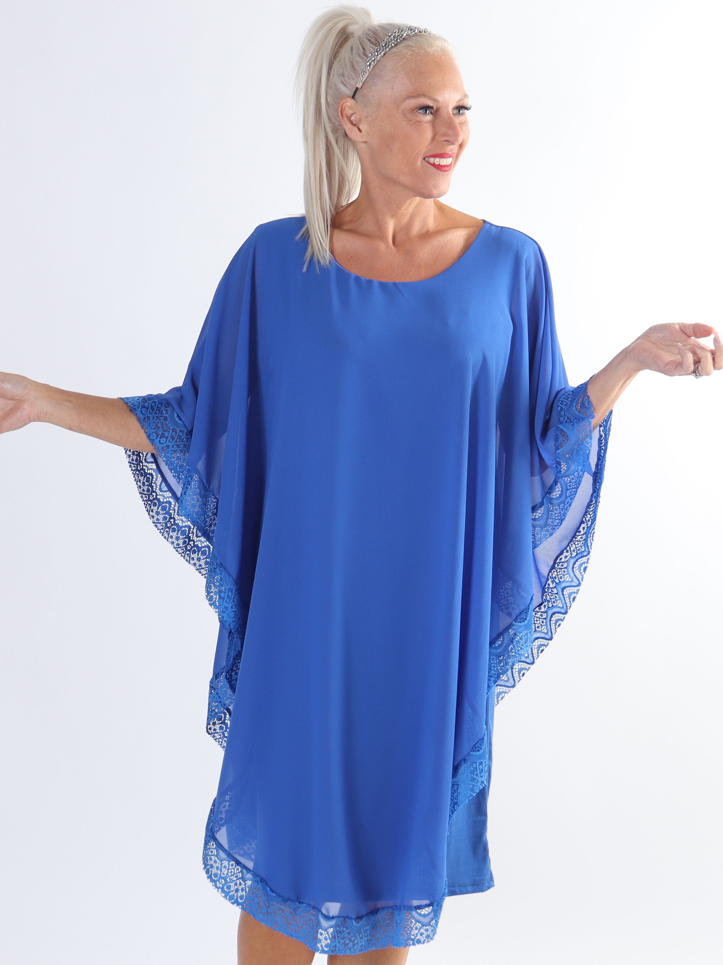 Kenya Edge - Plus size tunikakjole med chiffonlag og blondekant